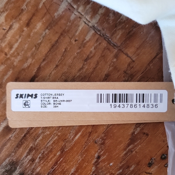 SKIMS T-SHIRT Bra 38H - Picture 2 of 5